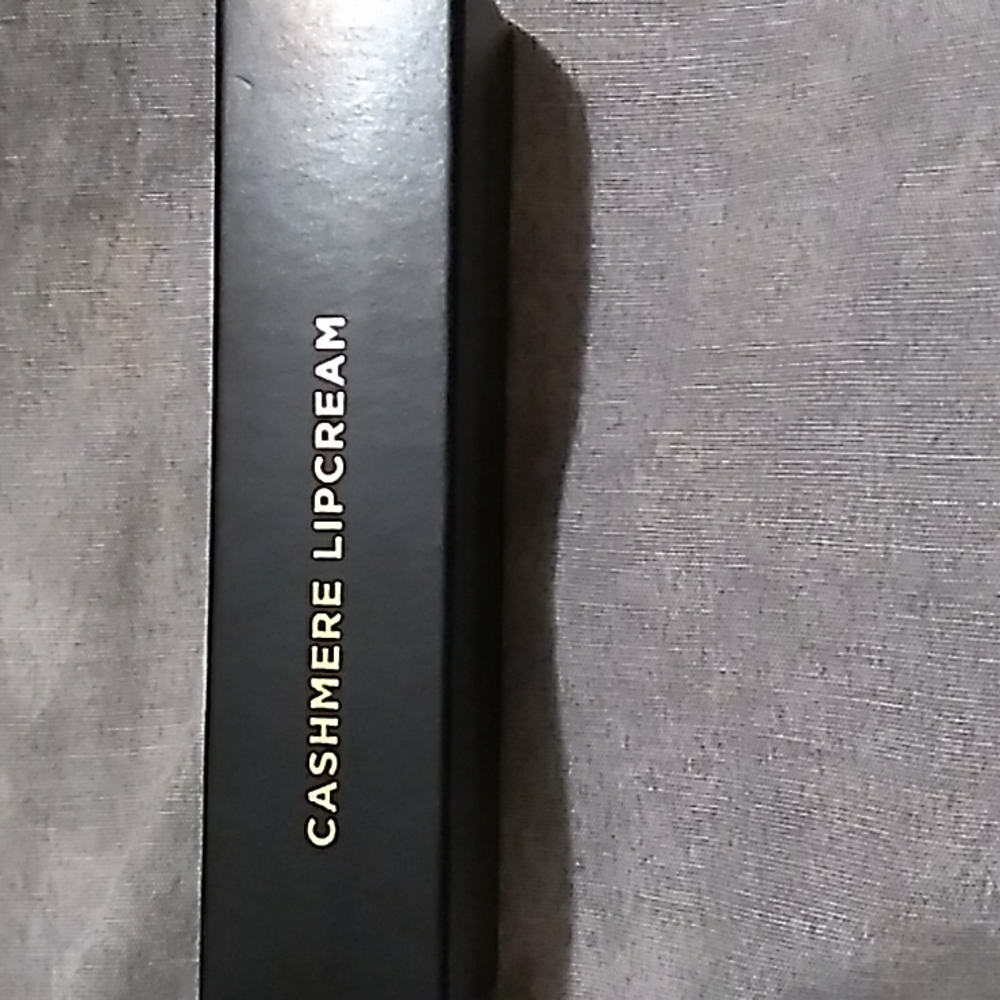 Avon fmg Cashmere lipcream Matte Dark Cherry